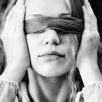 27张黑白蒙眼女生头像 清冷伤感风QQ头像合集