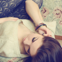 躺着的清新女生QQ头像 48张小清新唯美图集