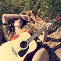 36张氛围感拉满！弹吉他的清新女生头像合集