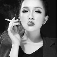 23张女生伤感黑白抽烟头像合集
