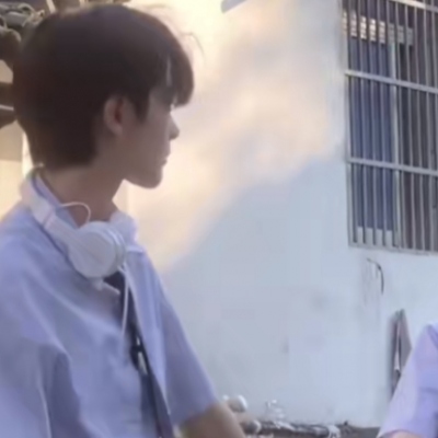 5月学生党专属一左一右情侣头像合集 共19张