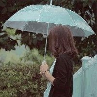 17张氛围感拉满！雨中打伞的伤感女生丧系头像