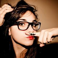 女生小胡子头像合集 22张可爱风格女生头像