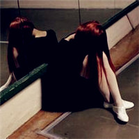 32张氛围感拉满！伤感蹲姿抱膝女生头像合集