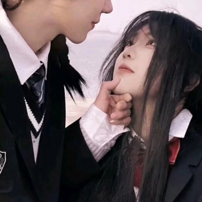 学生情侣真人一左一右高清情头 共20组