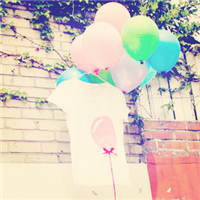 清新感拉满！9张带气球的女生头像合集