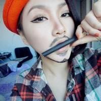 女生小胡子头像合集 22张可爱风格女生头像