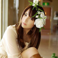 女生带花唯美头像合集，48张好看的女生头像分享
