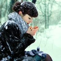 16张唯美雪天女生头像合集 氛围感拉满