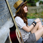 抱着吉他的文艺女生头像合集 共46张