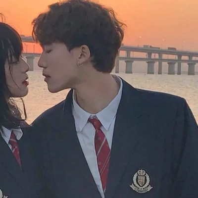 热门真人情侣头像高清合集 共12张