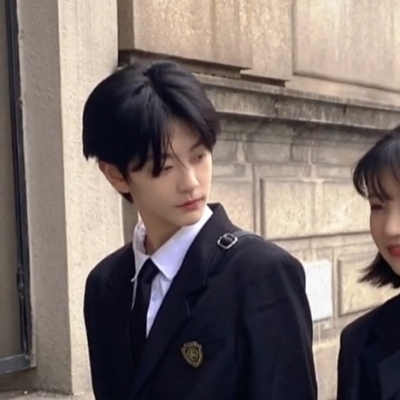 5月学生党专属一左一右情侣头像合集 共19张