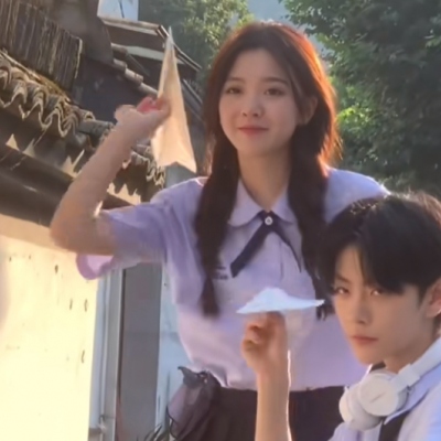 5月学生党专属一左一右情侣头像合集 共19张