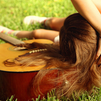 36张氛围感拉满！弹吉他的清新女生头像合集