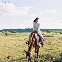 女生骑马的唯美微信头像合集 19张好看的女生骑马头像