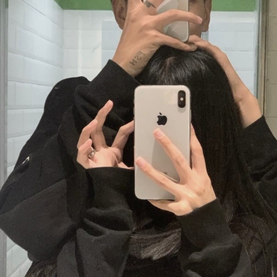 当前页面为小脸头像网的情侣头像专区，提供了14组热门的真人版双人情侣头像，所有图片均为一对两张的配套样式，可供情侣用户挑选使用。