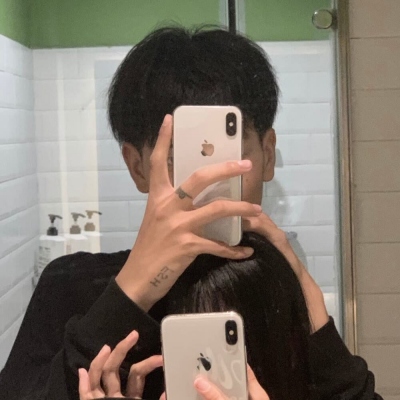 当前页面为小脸头像网的情侣头像专区，提供了14组热门的真人版双人情侣头像，所有图片均为一对两张的配套样式，可供情侣用户挑选使用。