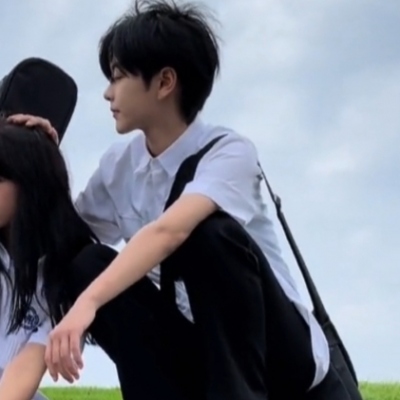 5月学生党专属一左一右情侣头像合集 共19张