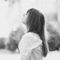 84张氛围感拉满的黑白女生头像 质感拉满的女生黑白头像合集