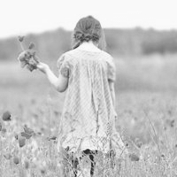 28张黑白女生背影头像 自带孤独伤感氛围感的QQ头像