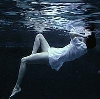 水中跳舞的女生头像来啦！48张唯美氛围感拉满