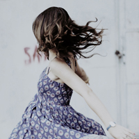 47张清新感拉满的碎花裙女生QQ头像