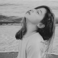暗系风格女生灰色QQ头像 28张可下载
