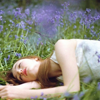 47张氛围感拉满！女生躺着的唯美头像合集