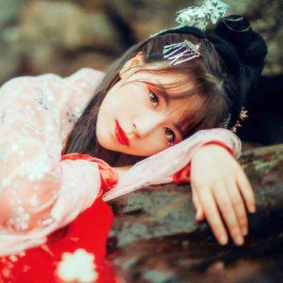 21张高清红衣忧伤古风女生头像 氛围感拉满