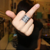 女生竖中指鄙视头像合集 9张霸气个性女生头像