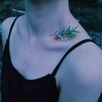 不露脸又霸气的女生锁骨头像 露锁骨氛围感拉满（33张）