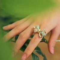 女生戴戒指的唯美头像来啦 42张好看的女生手饰头像合集