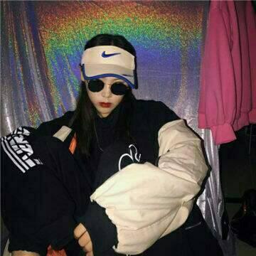 女生霸气超拽轻狂头像合集 8张时尚女生大图