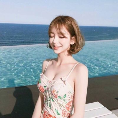 9张高清好看的露肩女生头像 美女露肩头像合集