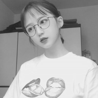 气质拉满！17张高清黑白女生微信头像精选