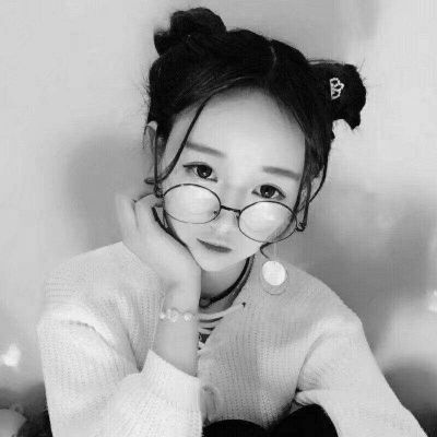 气质拉满！17张高清黑白女生微信头像精选