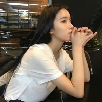 22张高清清新长发美女头像 氛围感拉满的女生头像合集