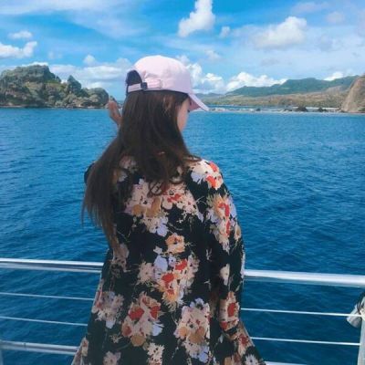 带着大海背景的清新女生QQ头像 10张氛围感拉满