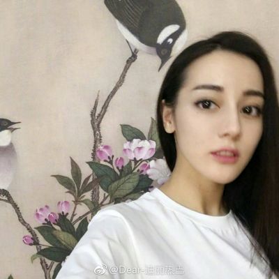 14张高清迪丽热巴美照头像 氛围感拉满的迪丽热巴头像合集