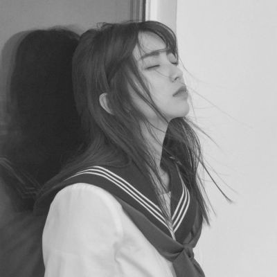 气质拉满！17张高清黑白女生微信头像精选