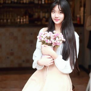 12张成熟阳光风格女生微笑头像 高清唯美氛围感拉满