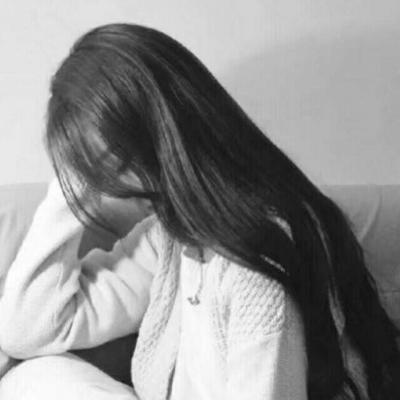 黑白伤感女生头像合集 12张高清颓废孤独风格女头