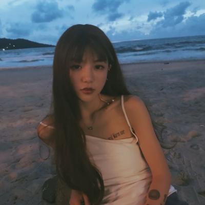 19张高清好看的女生海边头像合集