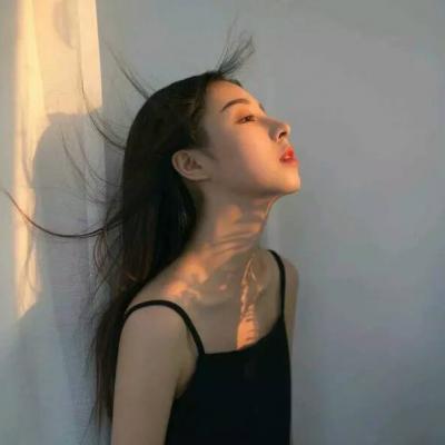 35张高清简约气质女生QQ头像 直接拿去用