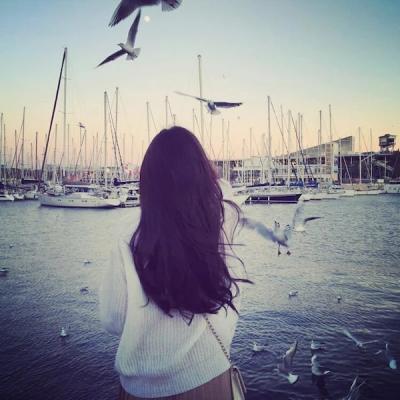 17张高清有气质的唯美女生背影头像