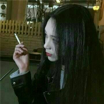 带血诡异颓废女生头像合集 14张可直接用