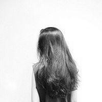 34张氛围感拉满的黑白女生背影头像