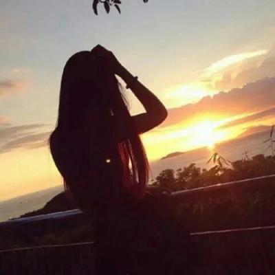 17张高清有气质的唯美女生背影头像