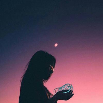 11张高清唯美女生孤独伤感背影头像合集