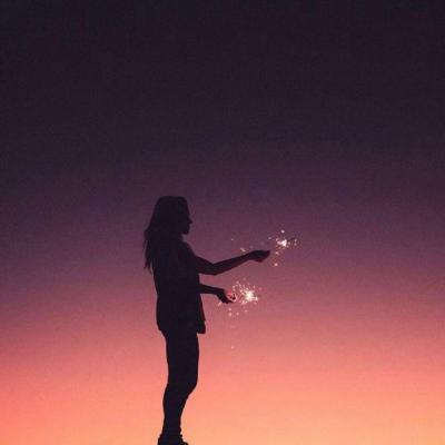 11张高清唯美女生孤独伤感背影头像合集